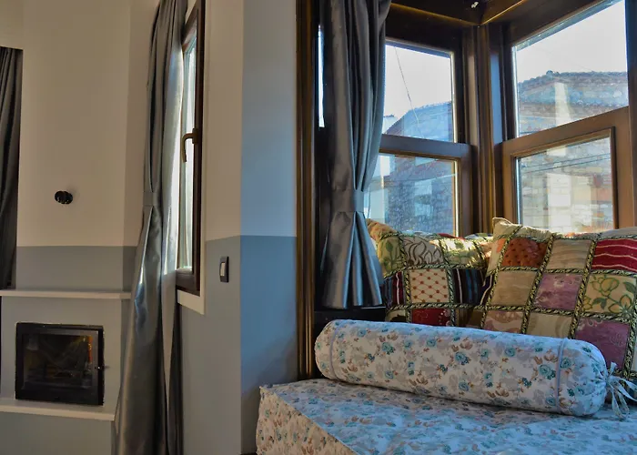 Ayasoluk & Restaurant ホテル 2*